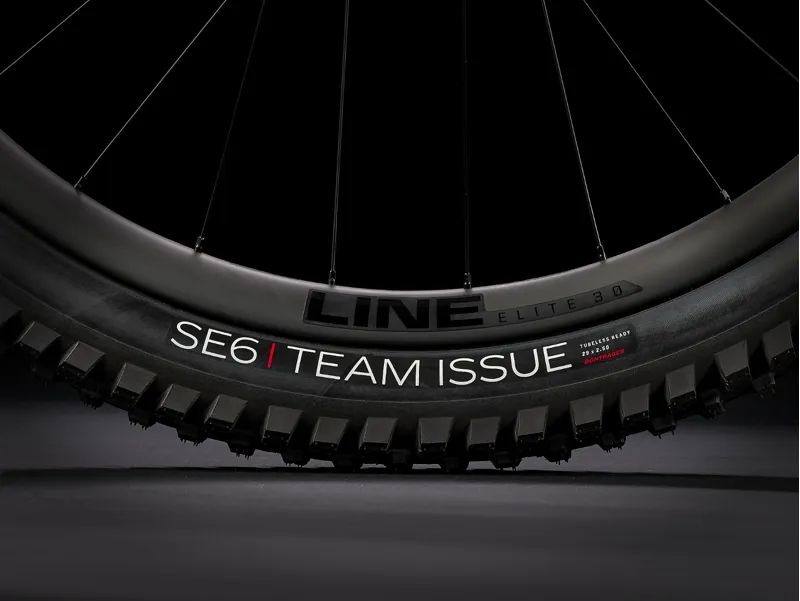 Trek Slash 9.8 XT Enduro Full Suspension Mountain Bike 2023 in Matte Juniper-3